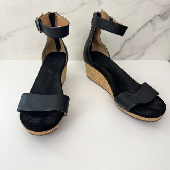 UGG Womens Zoe II Wedge Sandal Size 10 Leather MInimal Cushioned Comfort Black - Picture 1 of 10